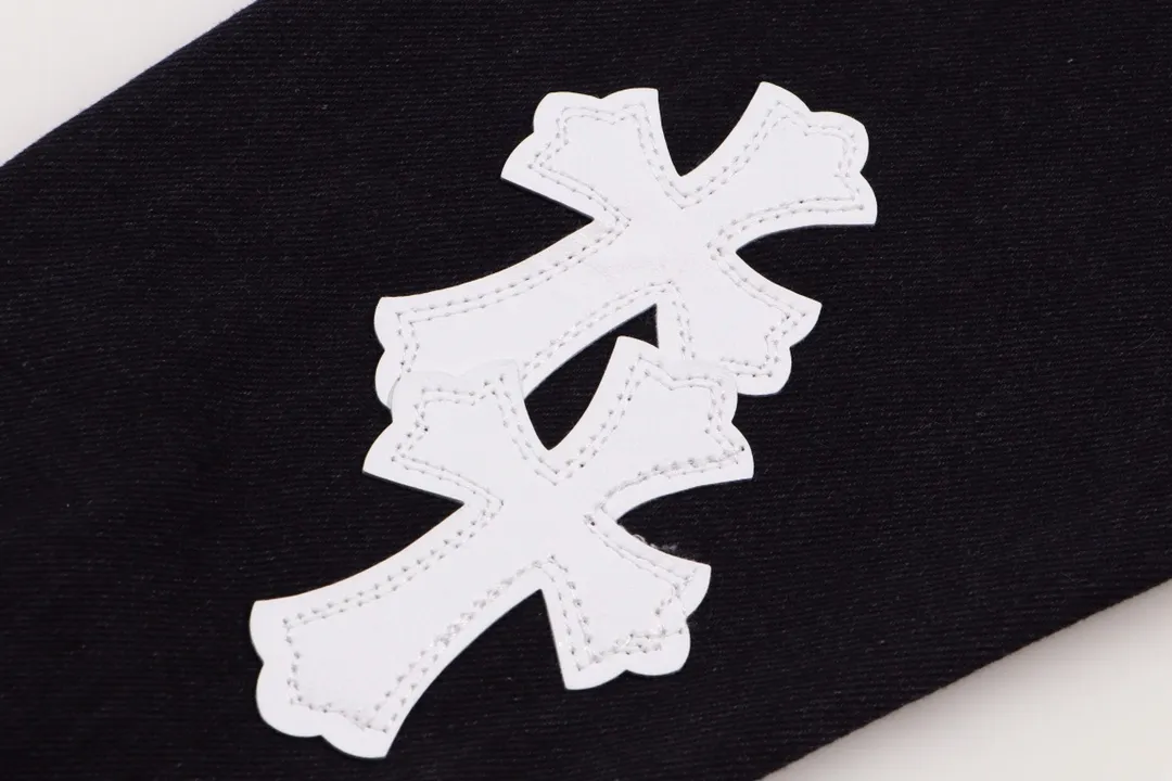 P270 model number: H343 Chrome Hearts leather cross patchwork embroidered shirt jacket! OS version can be worn by both men and women! The fabric is made of twill gauze cotton fabric! The texture is clear and smooth, not easy to wrinkle or fade! The embroidery process is complex and repetitive. There are more than 20 leather labels. It takes 6 repeated embroideries to complete the back body. ✅The requirements for the embroidery machine are very strict, and the distance is 45 cm! It won’t work if the spacing is too big, and it won’t work if it’s too small! We make clothes with care, and every detail must be restored one to one! The hardware is all carved and cast, and they are all genuine from the original factory! This piece of clothing consumes a lot of material, with more than 3 meters of material used for one piece of clothing! After the garment is made, it needs to be fixed at high temperature, washed at a water temperature of more than 70 degrees, and softened by adding softener to make the upper body softer and smoother! There is a flap on the sleeve that can be stored into short sleeves! Make it fit that understanding ⚠️ Color: Black Size: S-XL